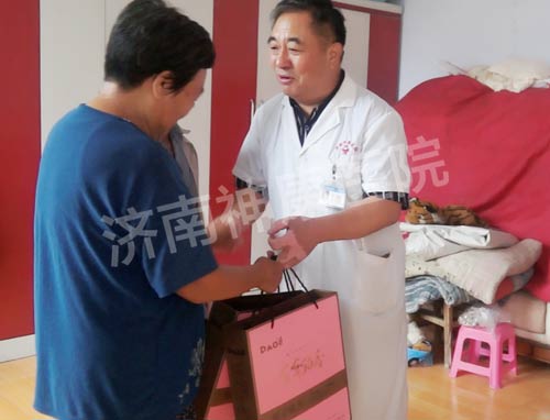 济南神康医院中秋慰问贫困户诚挚关爱送温暖